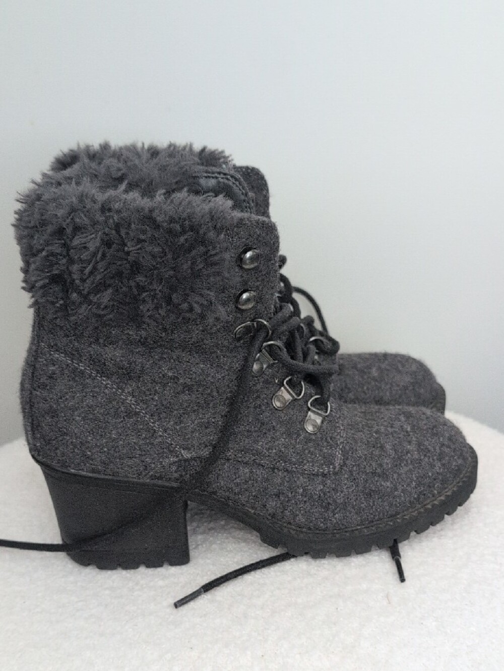 Cliffs Women’s Charcoal Gray Faux-Fur Lace-Up Winter Boots Size 7